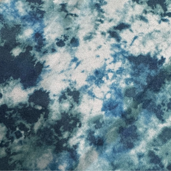 ATHLETA Salutation Stash Printed 7/8 Leggings - Picture 2 of 3